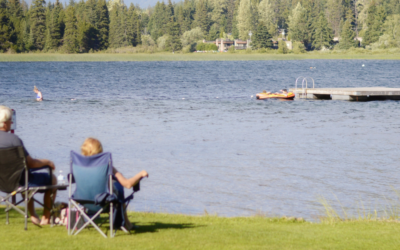 Two people sitting on lawn chairs. Photography by Max Harlynking via Unsplash