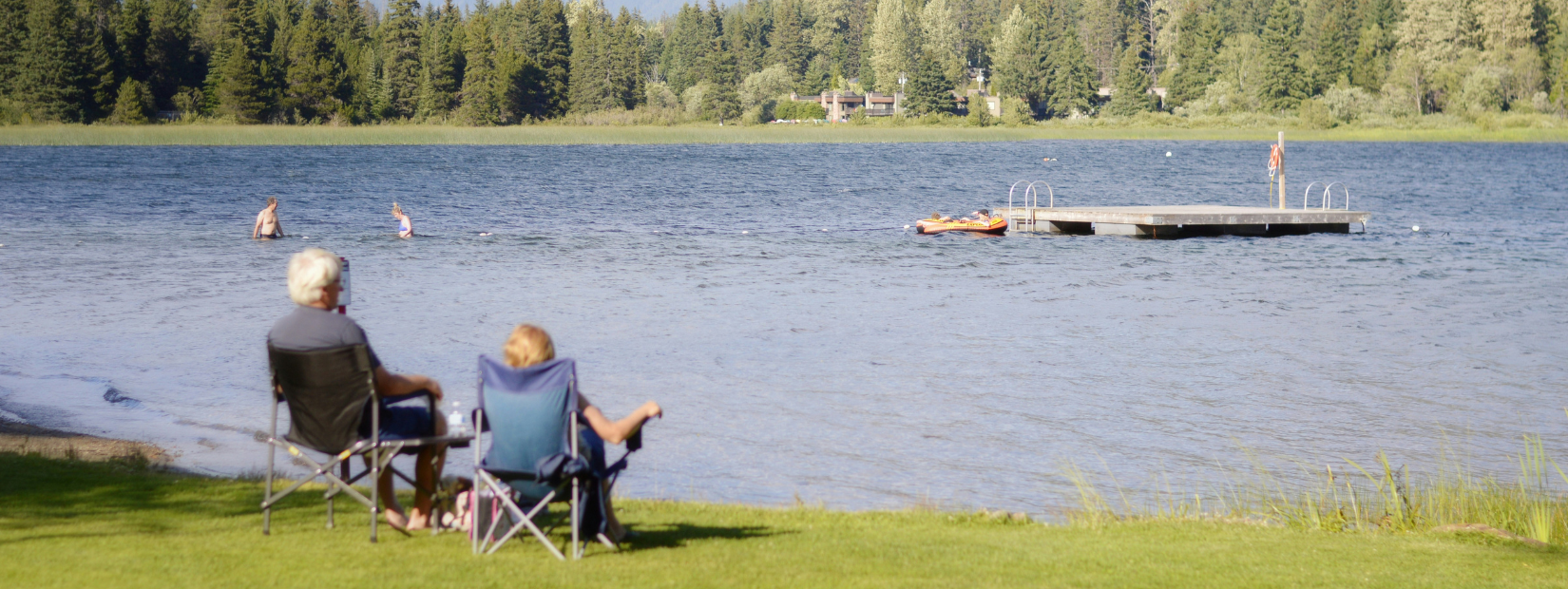 Two people sitting on lawn chairs. Photography by Max Harlynking via Unsplash